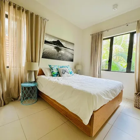Luxury Waterfront Apartment Riviere Noire Exterior photo