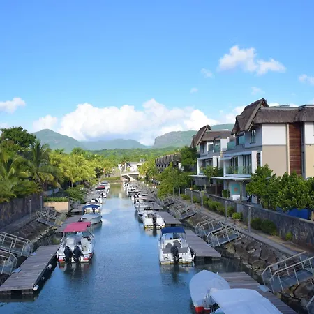 Luxury Waterfront Apartment Riviere Noire Exterior photo